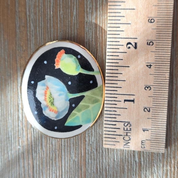 Vibrant Floral Brooch with Gold Trim - Picture 4 of 4